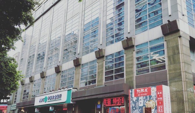 广州火车东站离天河区进吗?