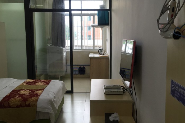 近地铁 房量紧张龙洞/德馨公寓/豪华双人房  室 人 床距您直线466m