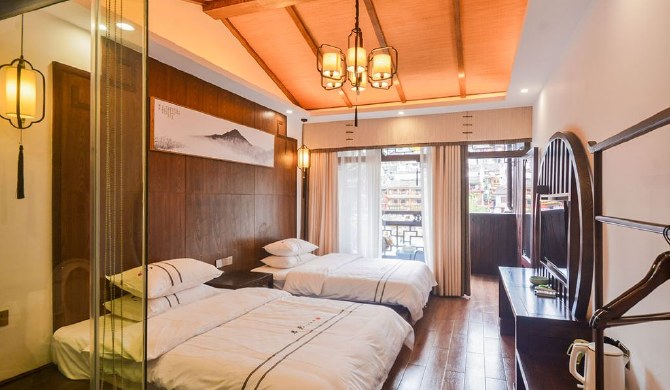 凤凰暮色轻奢江景民宿沐川