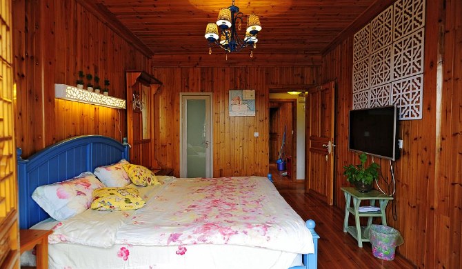 宏村半朵悠莲民宿阳台大床房