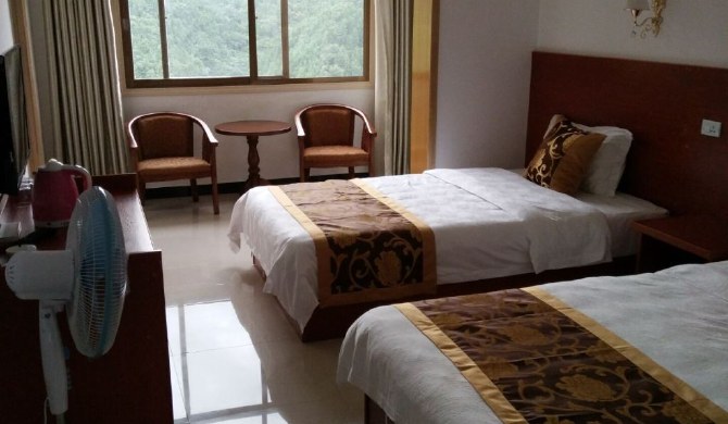 罗田薄刀峰紫雾山庄豪华标间