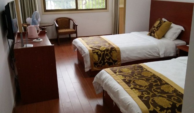 罗田薄刀峰紫雾山庄豪华标间