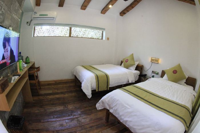 无接触入住代理携宠出行彝人古镇度假区迹墨·春和景明