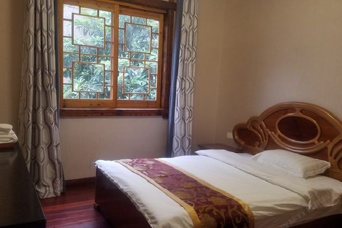 宽松取消保障品牌民宿酒店式标准桐梓知青房民宿豪华套房  室 人 床距