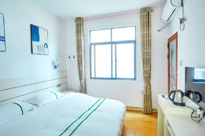 新手立减品牌民宿酒店式标准三娘湾风度假区标准大床房  室 人 床 133