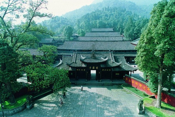 峨眉山報國寺風景區酒店式公寓圖片:峨眉山報國寺旁翡翠文化房圖片-途