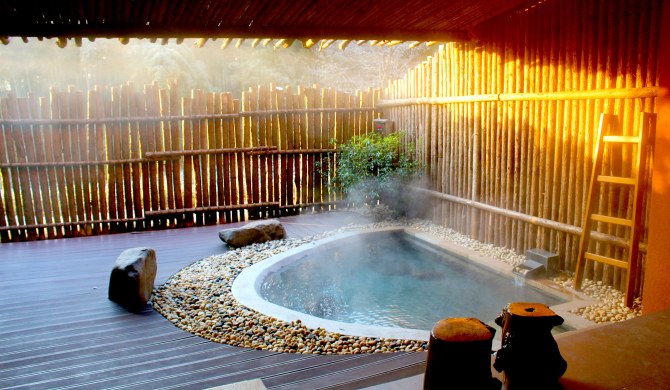 咸宁赤壁春泉庄花园泡池大床房