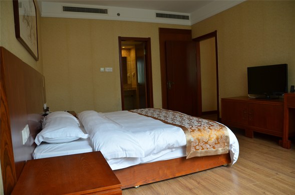 烟台开发区长江路酒店式公寓介绍:烟台磁山温泉小镇酒店商务大床房