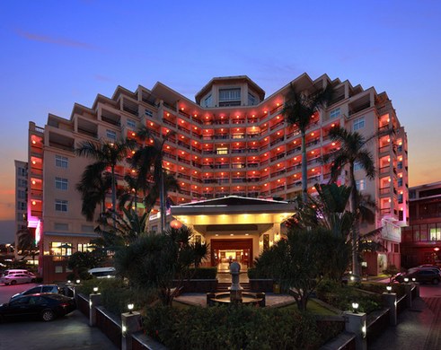 三亚三亚湾亚弯路海月广场对面金凤凰海景酒店