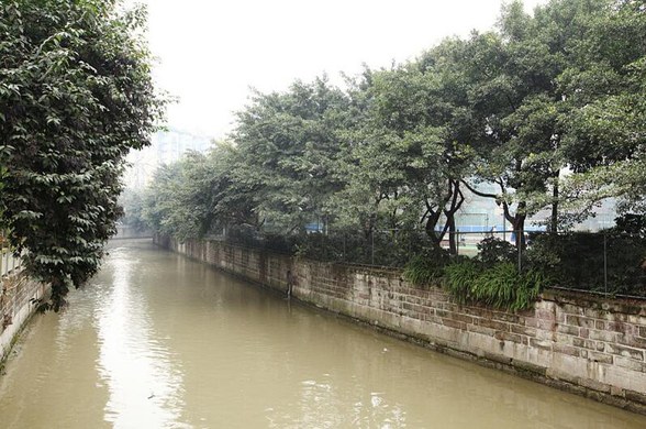 成都青羊区磨底河沿街酒店式公寓:临地铁市井味三卧河景大套房-途家网