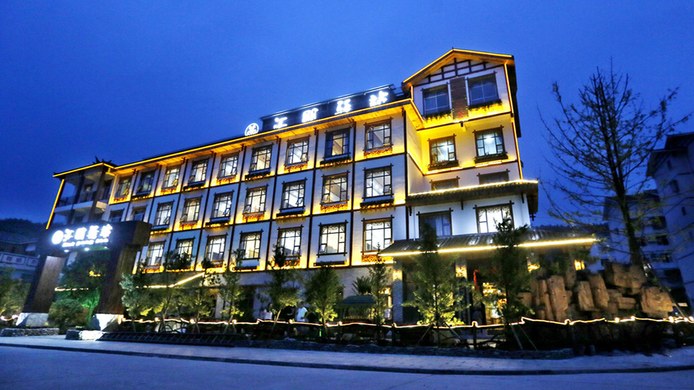 张家界武陵源区朝阳路酒店式公寓价格:张家界汇朋驿站土家苗韵双床房