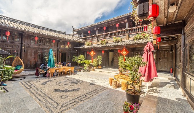 丽江牛家大院客栈2号院花园大床房