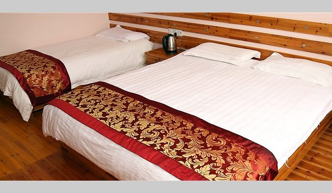 黄山短租住宿 歙县民宿|短租房 歙县深渡镇港湾民宿阳产土楼三床房