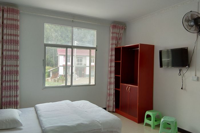 有麻将机苏马荡勇娃农家乐  室 人 床距您直线826m 120 连住优惠