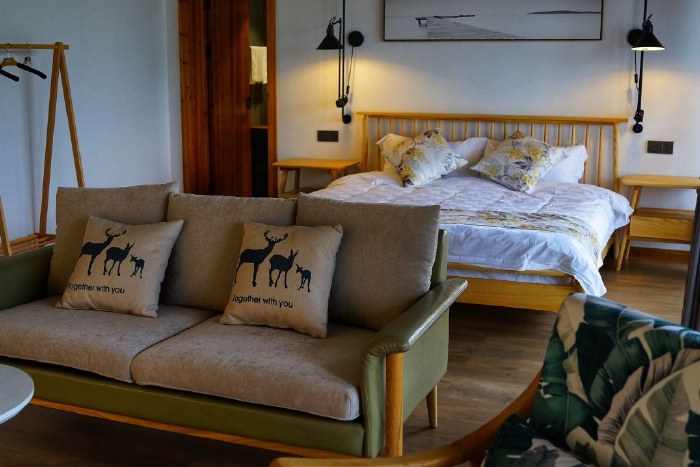 桐庐山乡静舍民宿江景豪华大床房