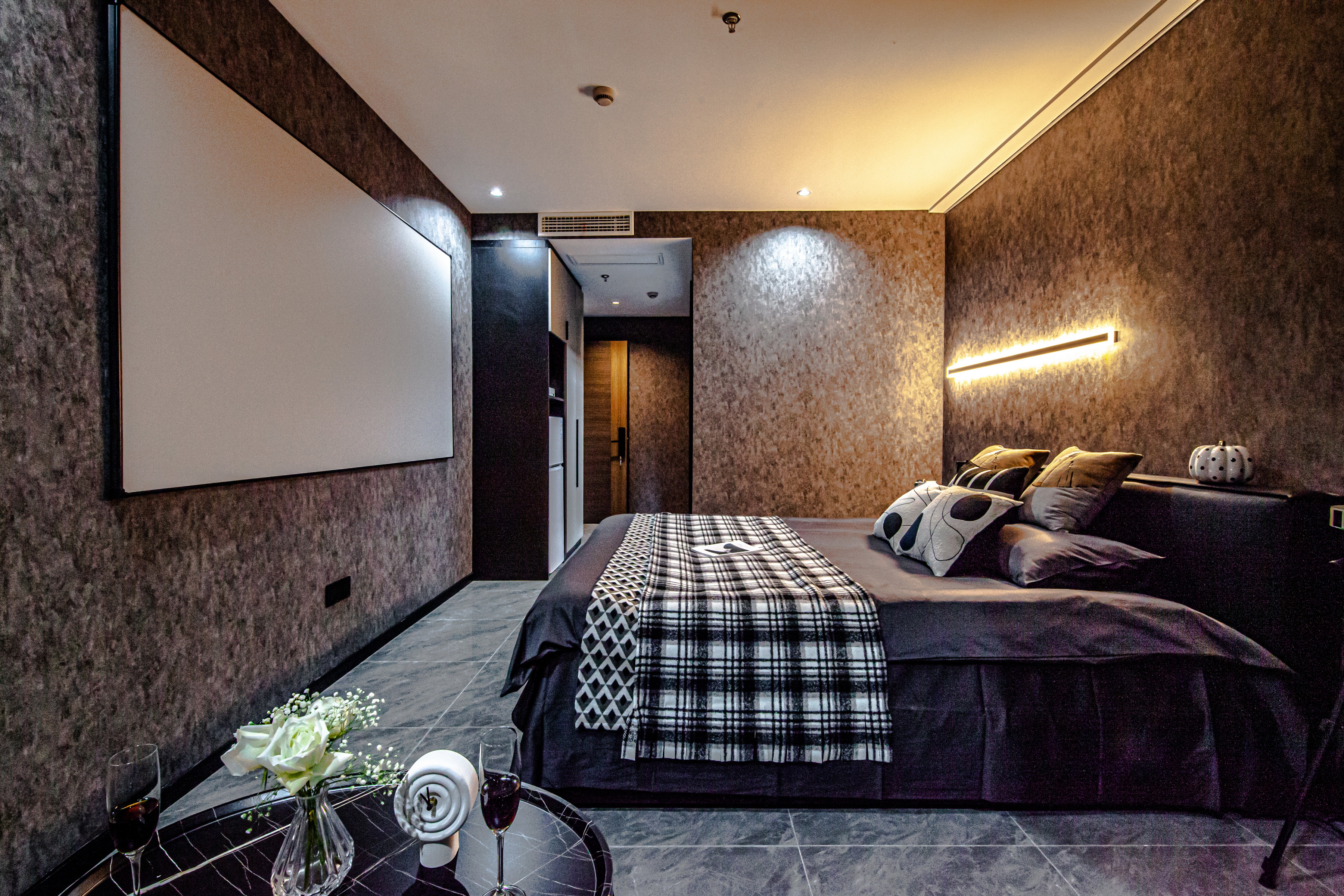 7816 Economy One-Bedroom  Studio