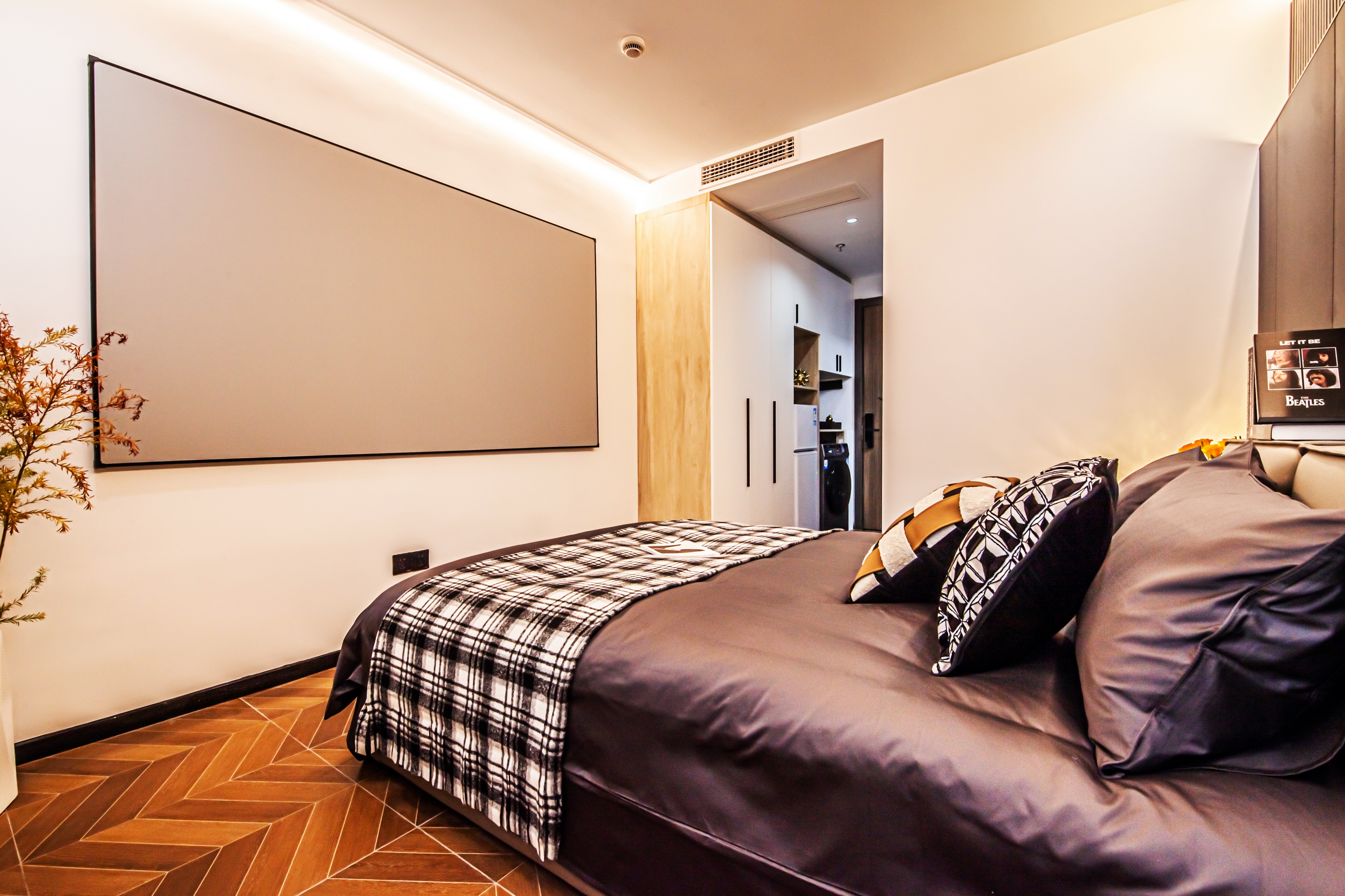 7820 Cityview One-Bedroom Studio