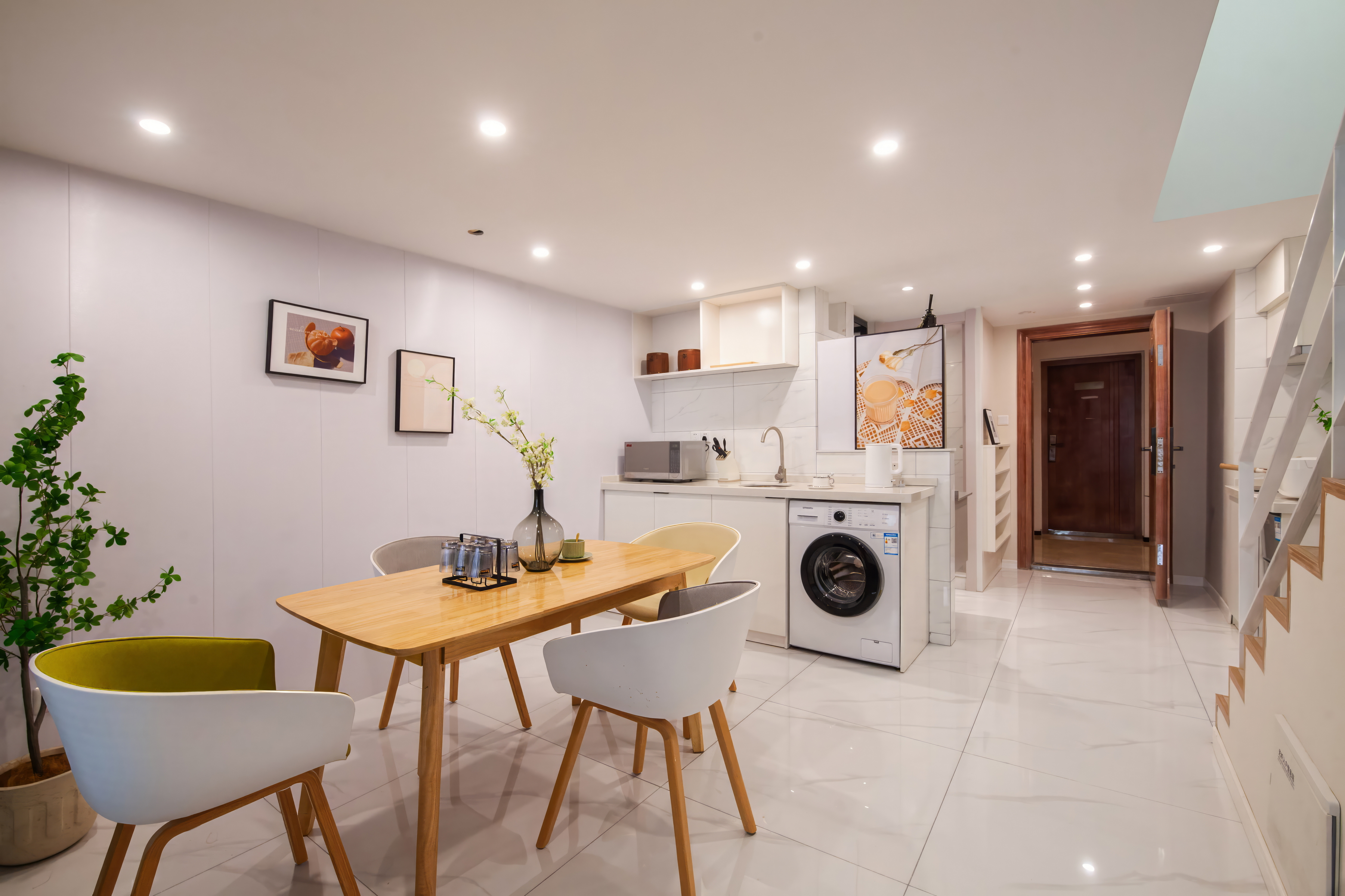 Comfortable Three Bedroom Two Living Room Suite