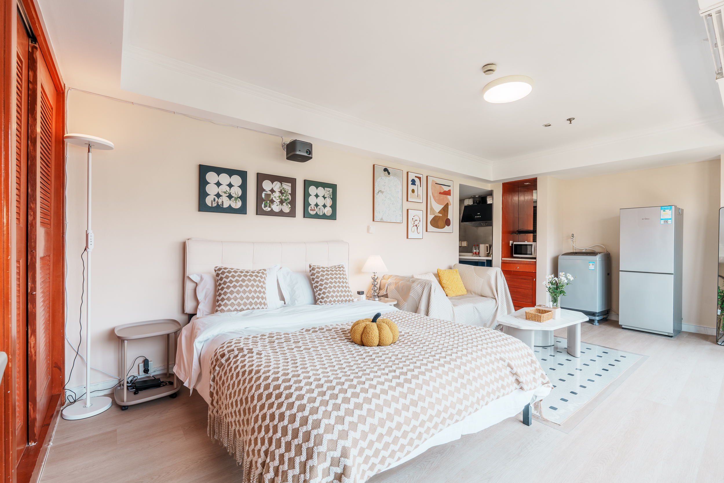 Moli Panoramic Window City View Double Room
